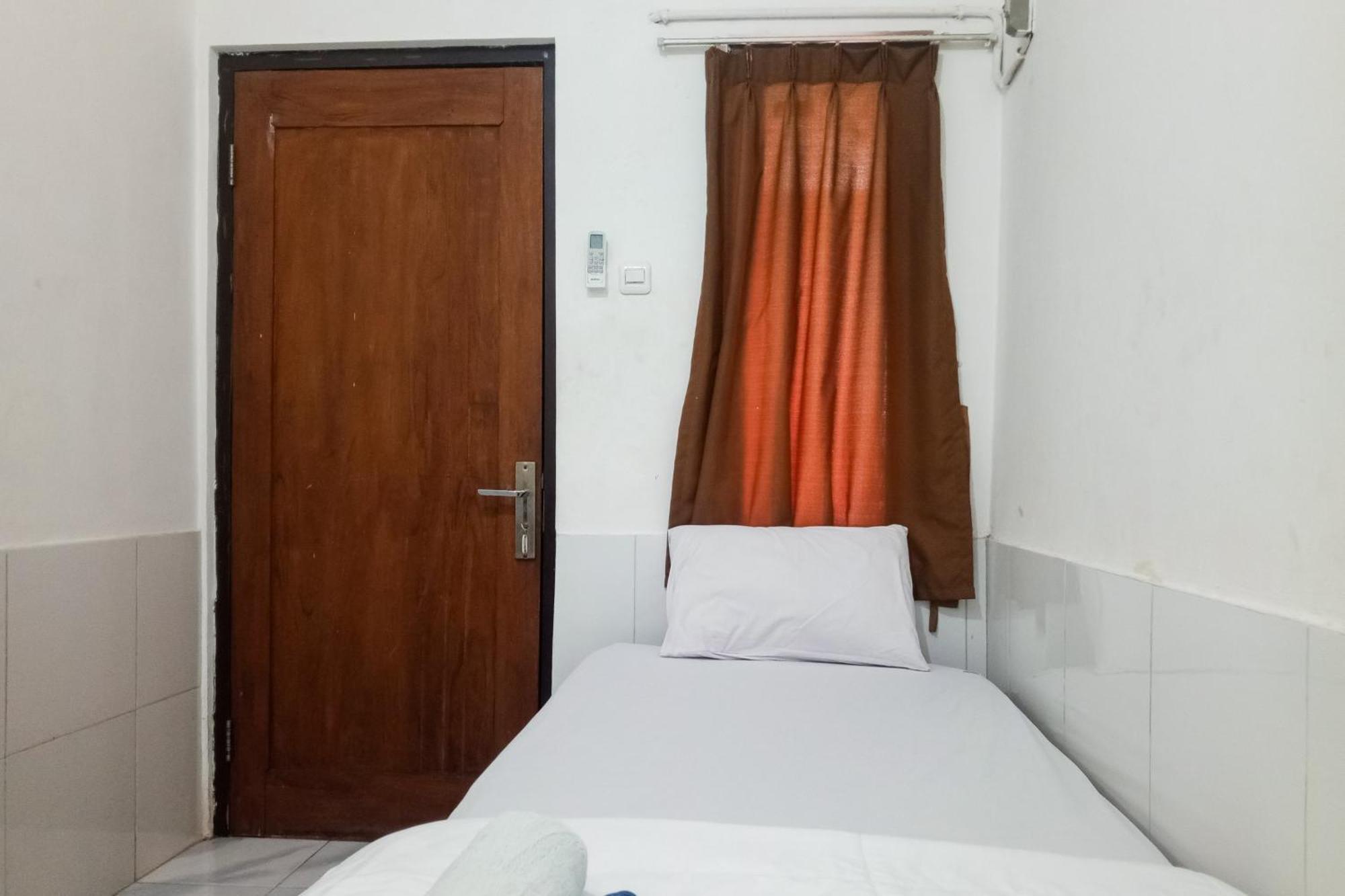 Готель Malibu Syariah Bogor Redpartner Екстер'єр фото