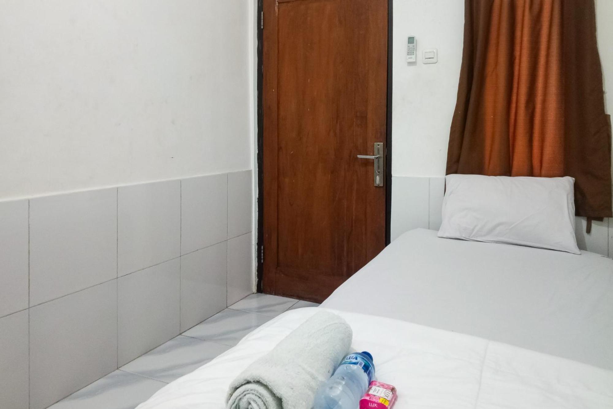 Готель Malibu Syariah Bogor Redpartner Екстер'єр фото